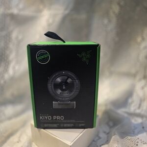 Razer Kiyo Pro Camera - Black and Green